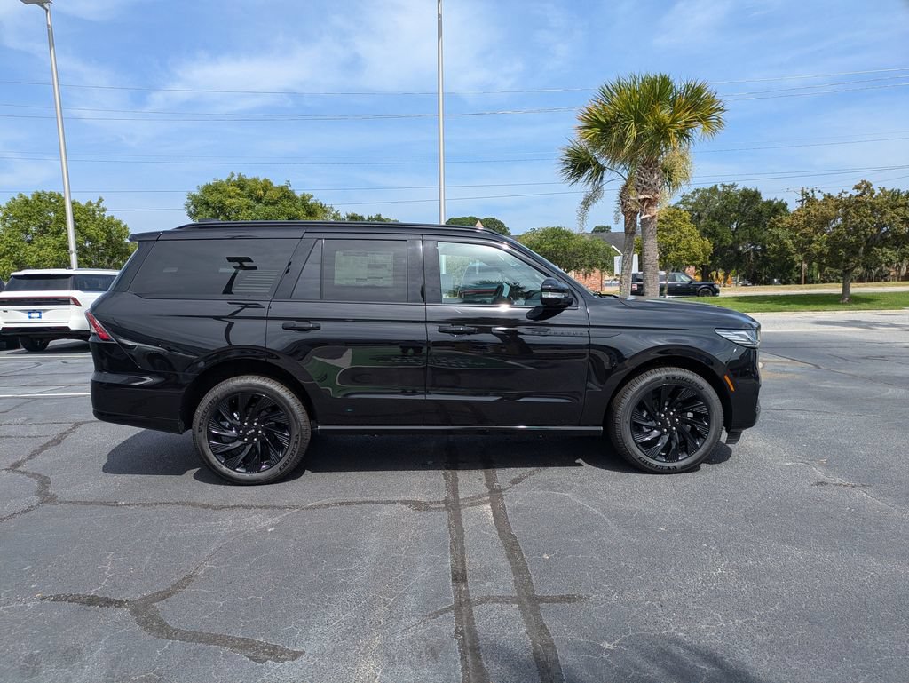 New 2027 Lincoln Navigator Reserve w/ Jet Appearance Package AWD/4WD image 3