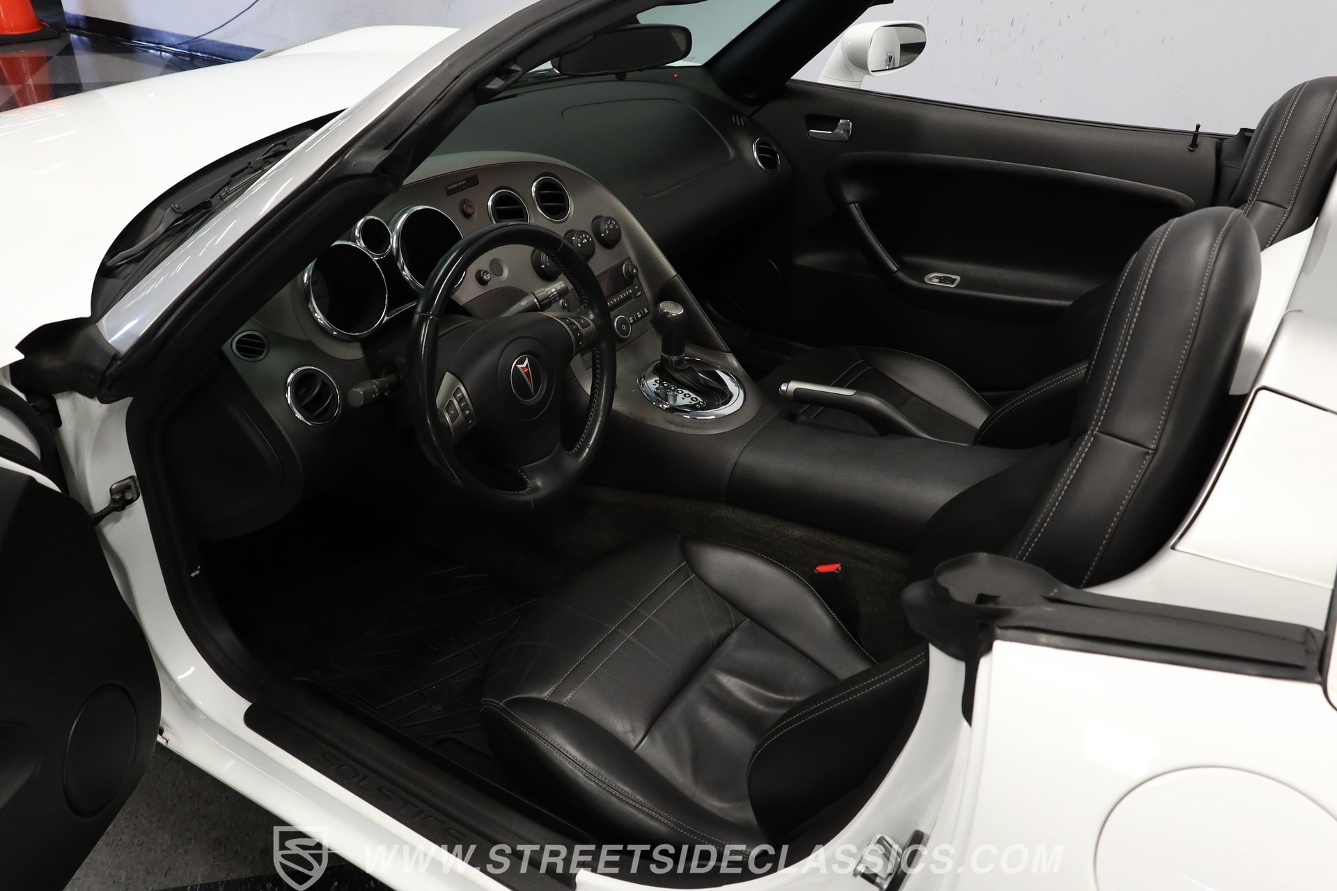Used 2007 Pontiac Solstice Convertible w/ Premium Package image 4