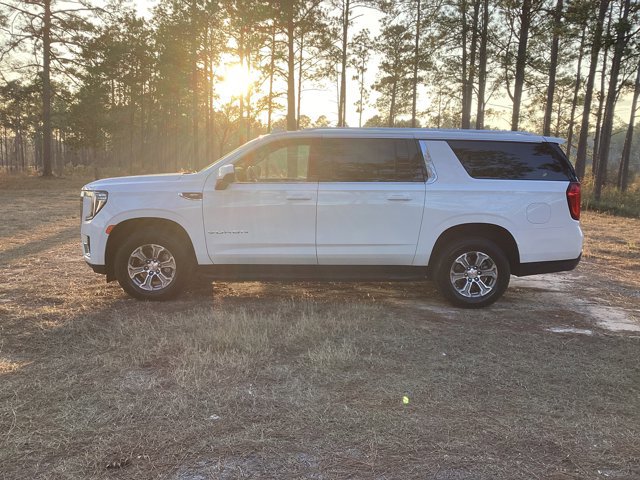 Used 2022 GMC Yukon XL SLE image 2