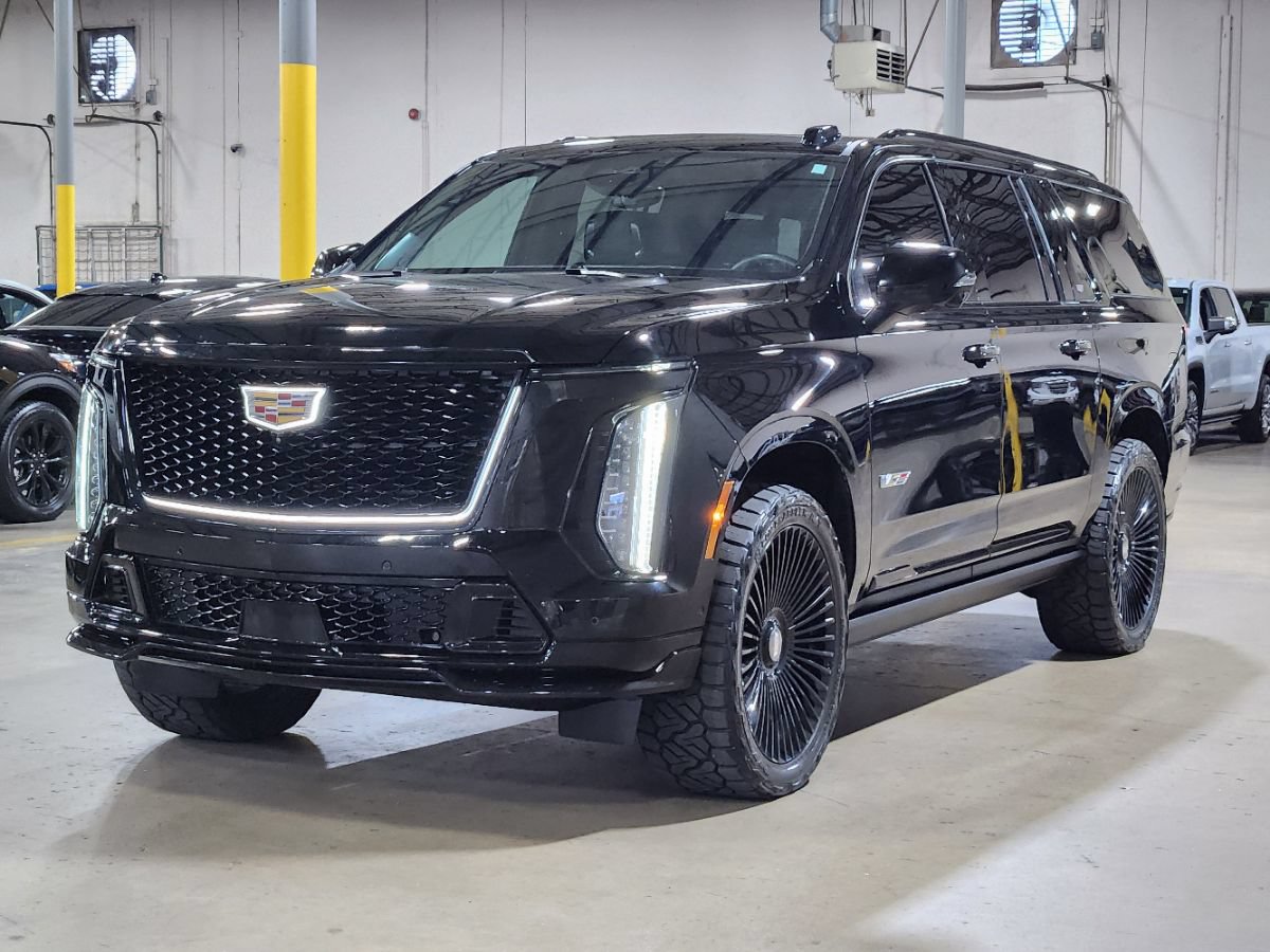 Used 2025 Cadillac Escalade ESV V AWD/4WD image 4