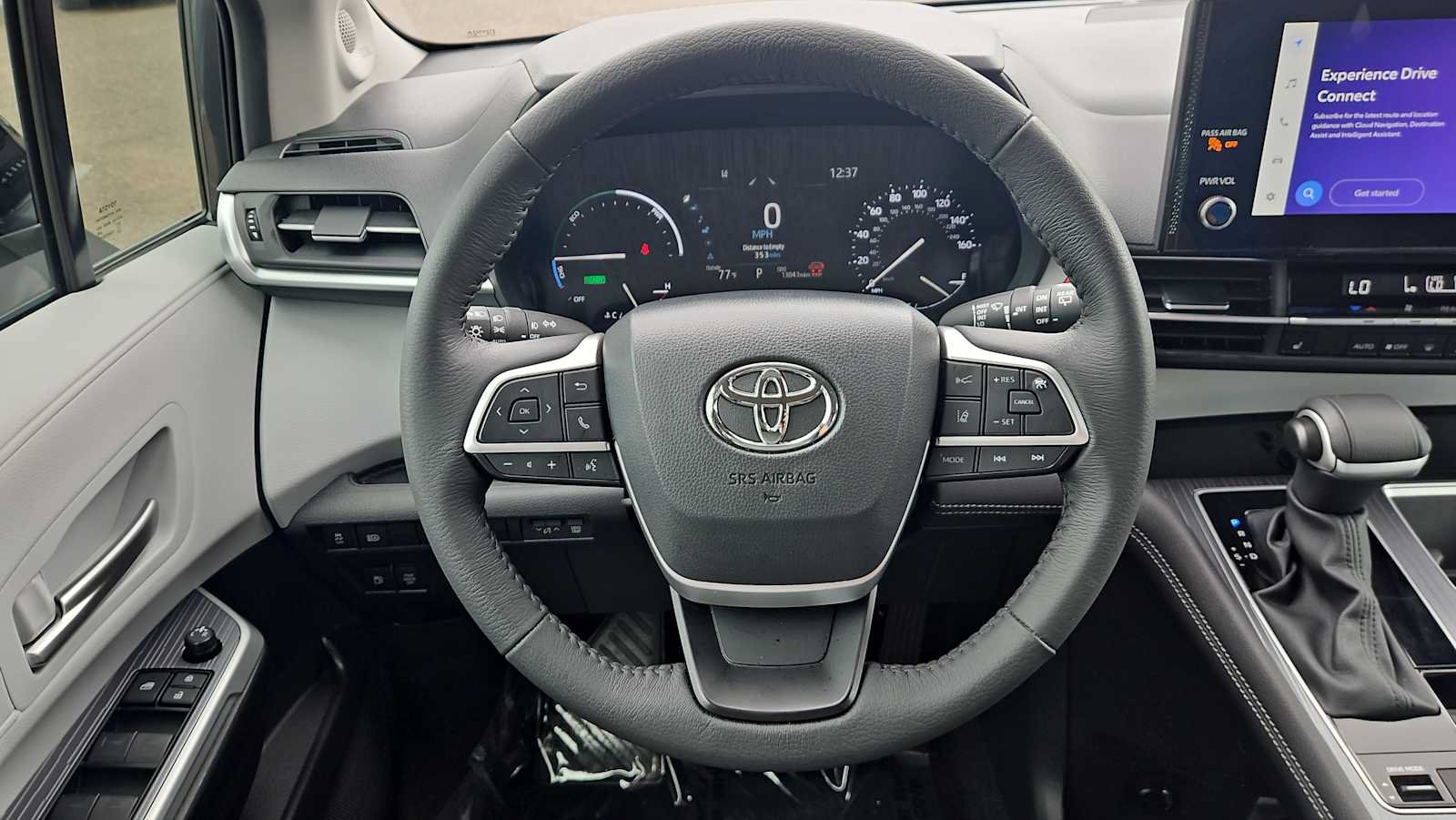 Used 2025 Toyota Sienna XLE w/ XLE Plus Package FWD image 11