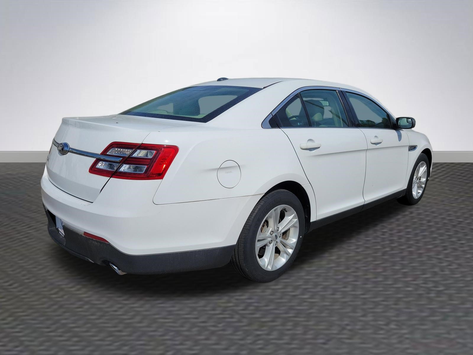Used 2018 Ford Taurus SE FWD image 5