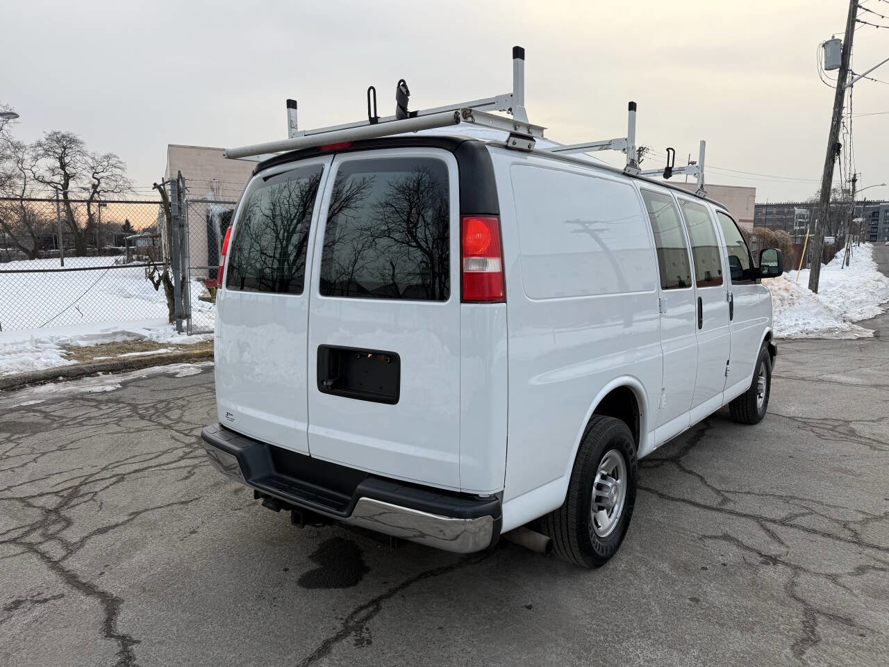 Used 2018 Chevrolet Express 2500 w/ Enhanced Convenience Package image 5