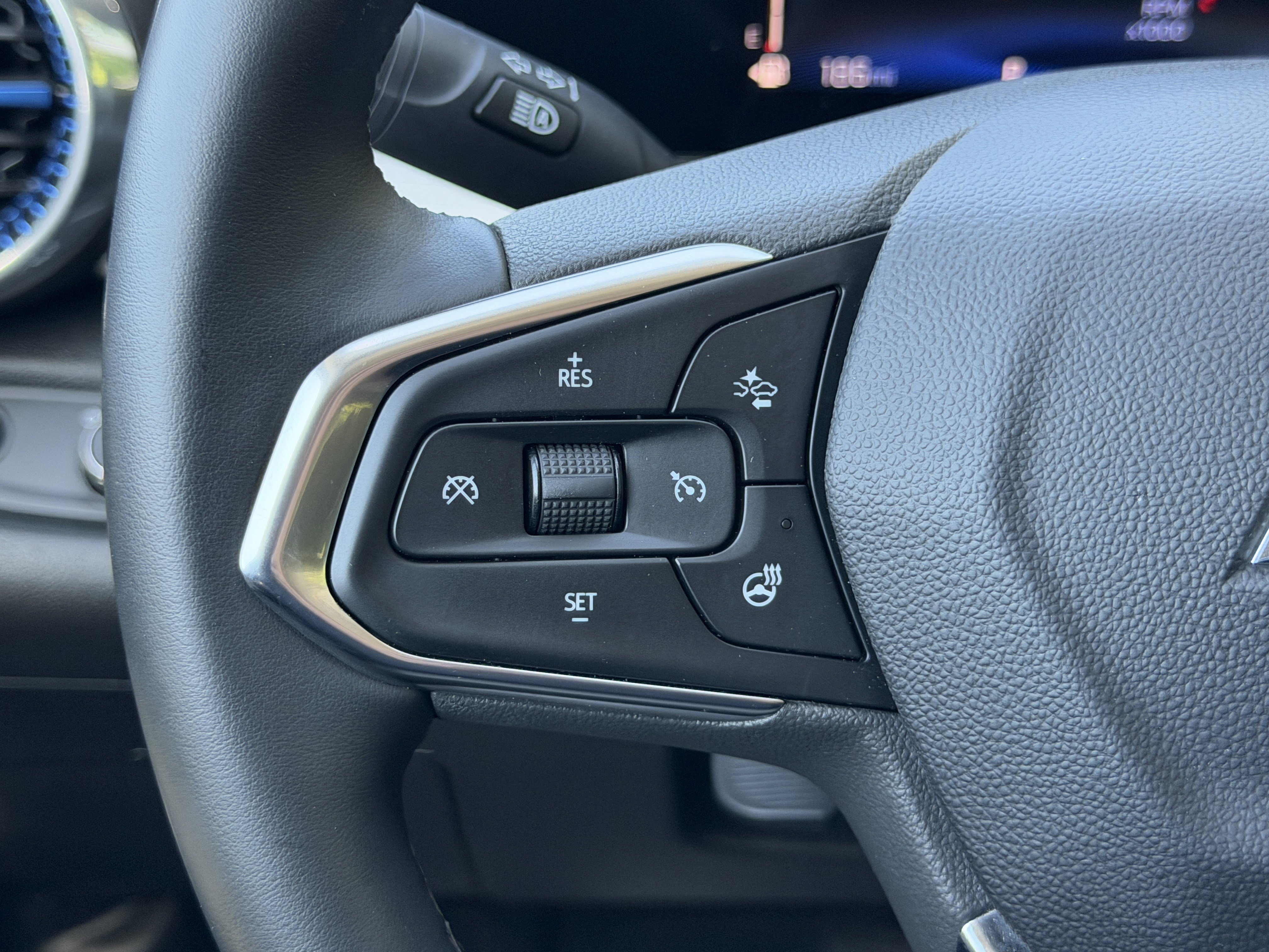 Used 2024 Chevrolet Trax LT w/ Driver Confidence Package image 27