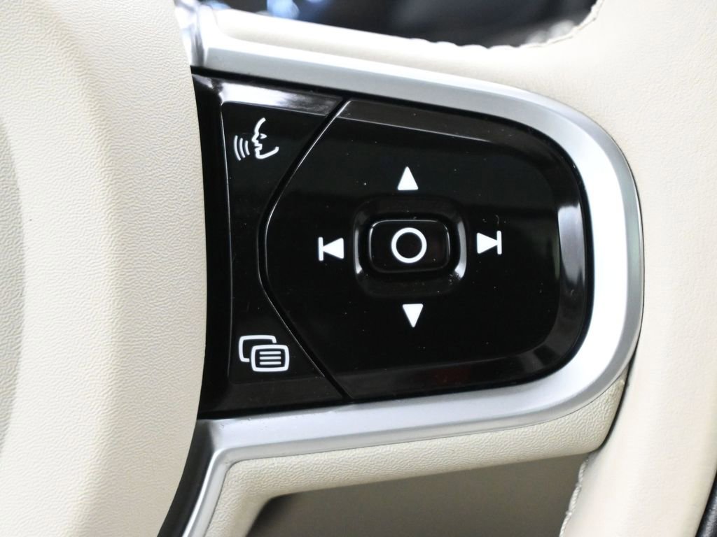 Used 2022 Volvo XC90 T6 Inscription w/ Climate Package image 8