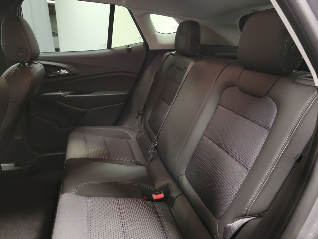 Used 2025 Chevrolet Trax LT image 20