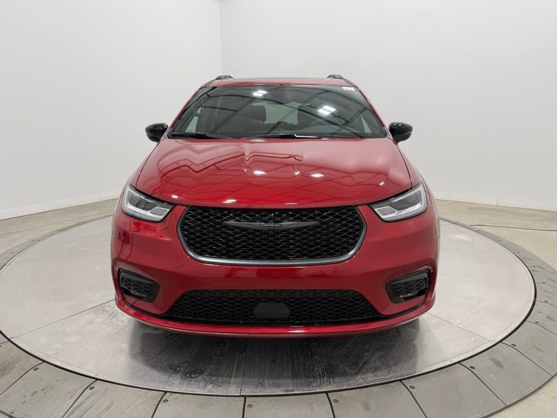 New 2026 Chrysler Pacifica Limited image 2