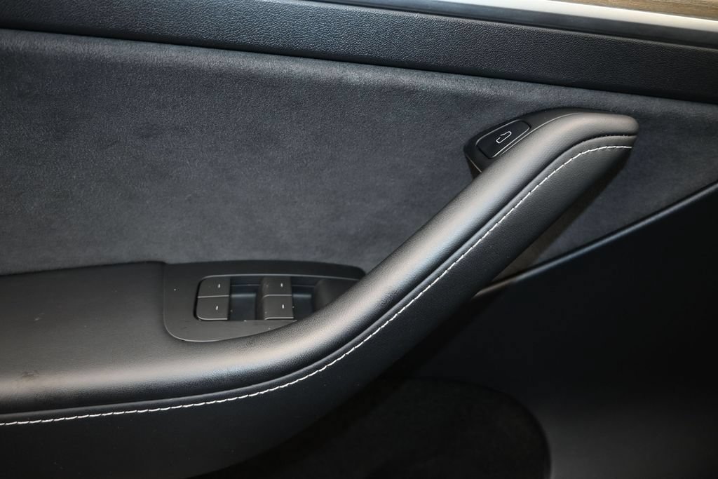 Used 2023 Tesla Model Y Long Range AWD/4WD image 17
