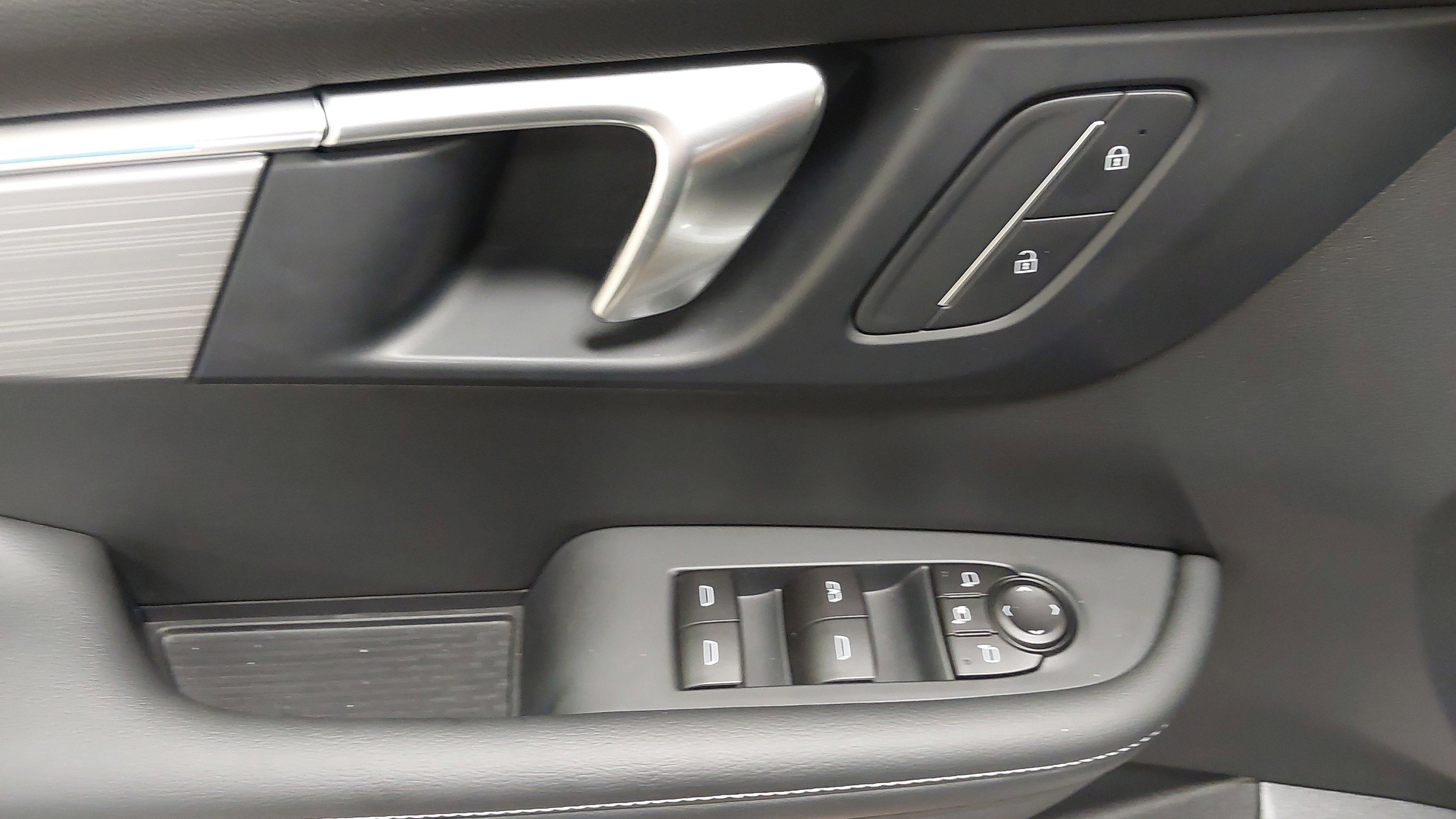 Used 2025 Buick Enclave Preferred AWD/4WD image 25