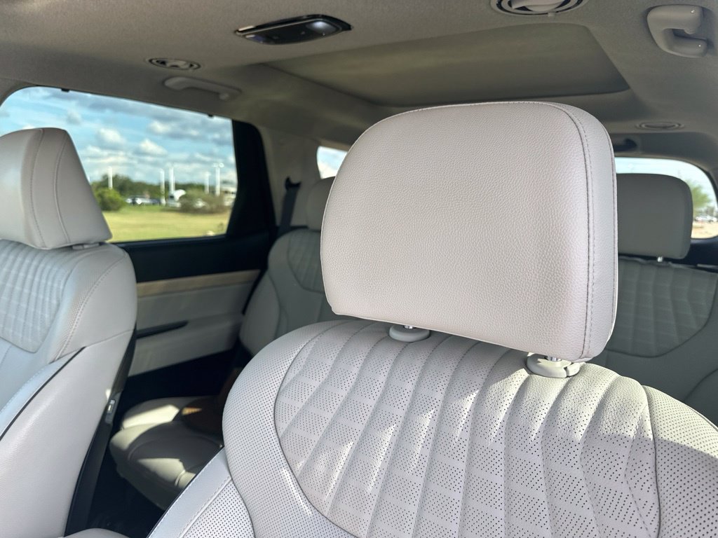 Used 2024 Hyundai Palisade Limited FWD image 13