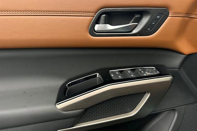 New 2025 Nissan Pathfinder Platinum image 11