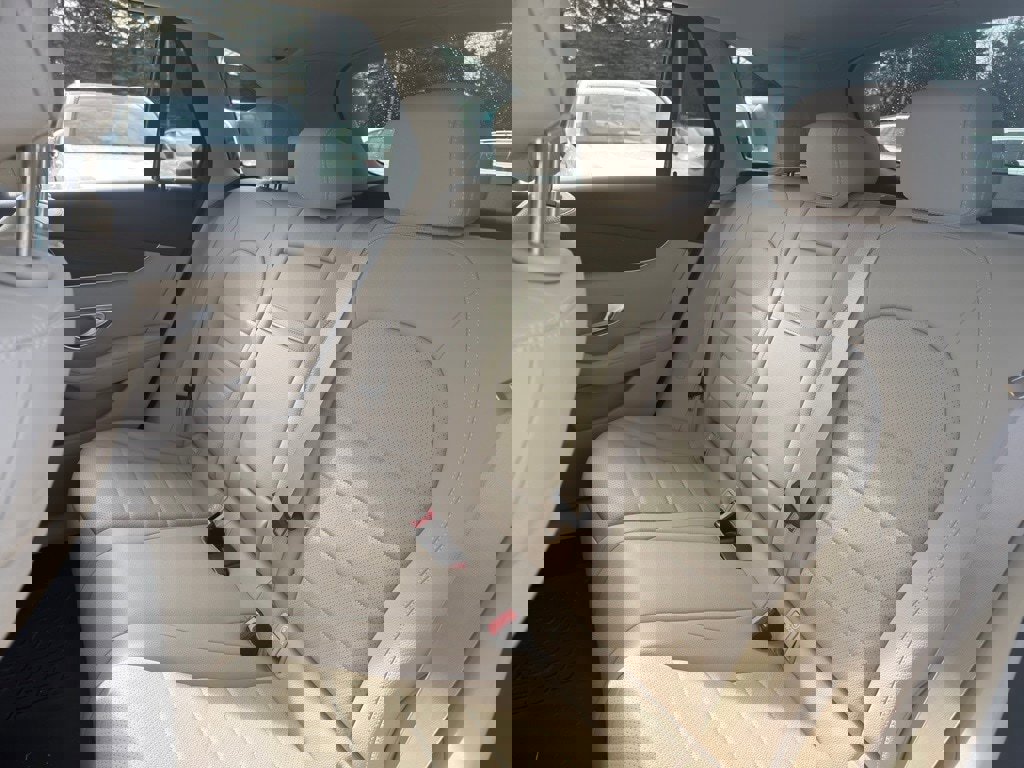 Used 2022 Mercedes-Benz GLC 300 4MATIC image 25