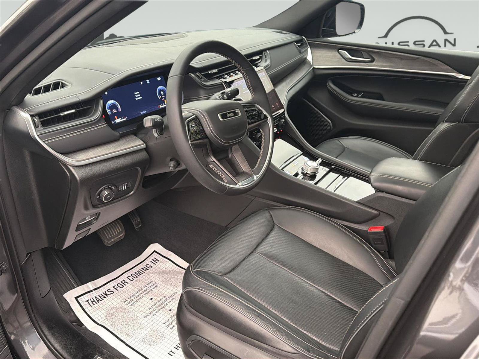 Used 2023 Jeep Grand Cherokee Overland AWD/4WD image 10