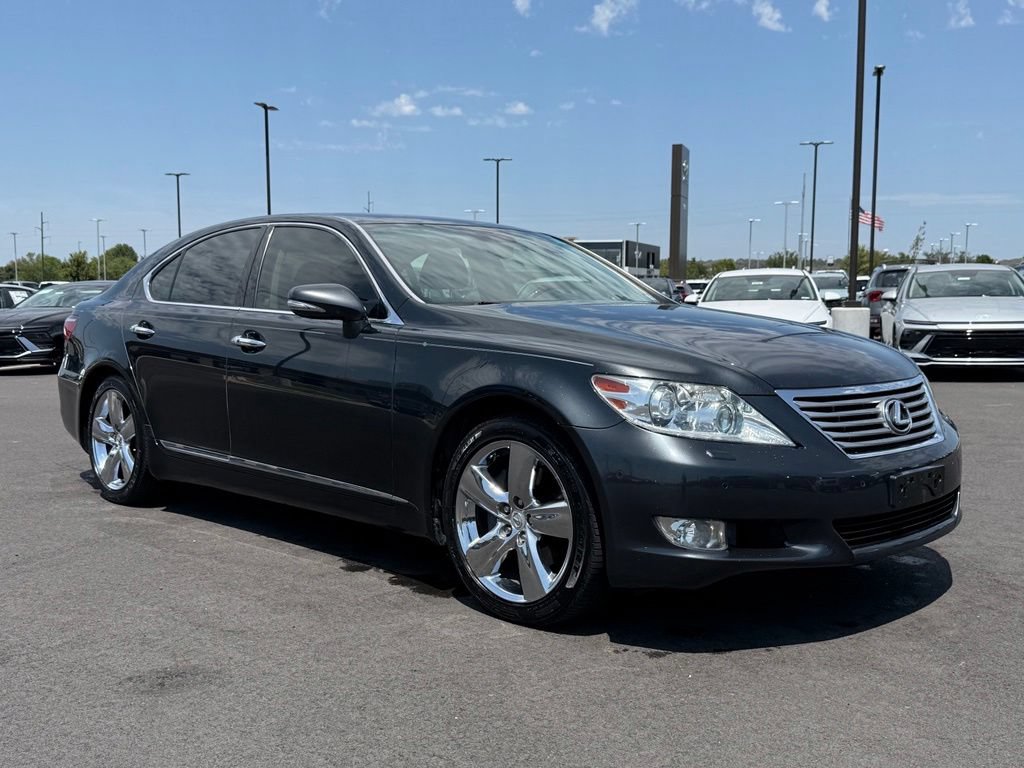 Used 2010 Lexus LS 460 w/ Comfort Pkg RWD image 3
