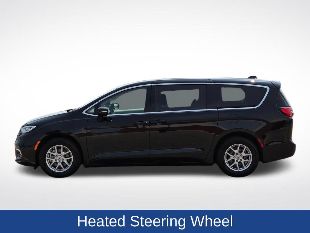 Used 2024 Chrysler Pacifica Touring-L FWD image 8