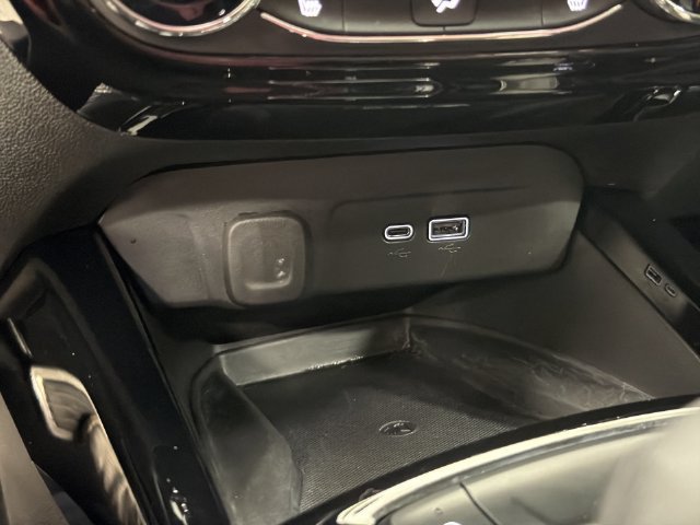 Certified 2024 Chevrolet Trax ACTIV w/ Sunroof Package FWD image 27