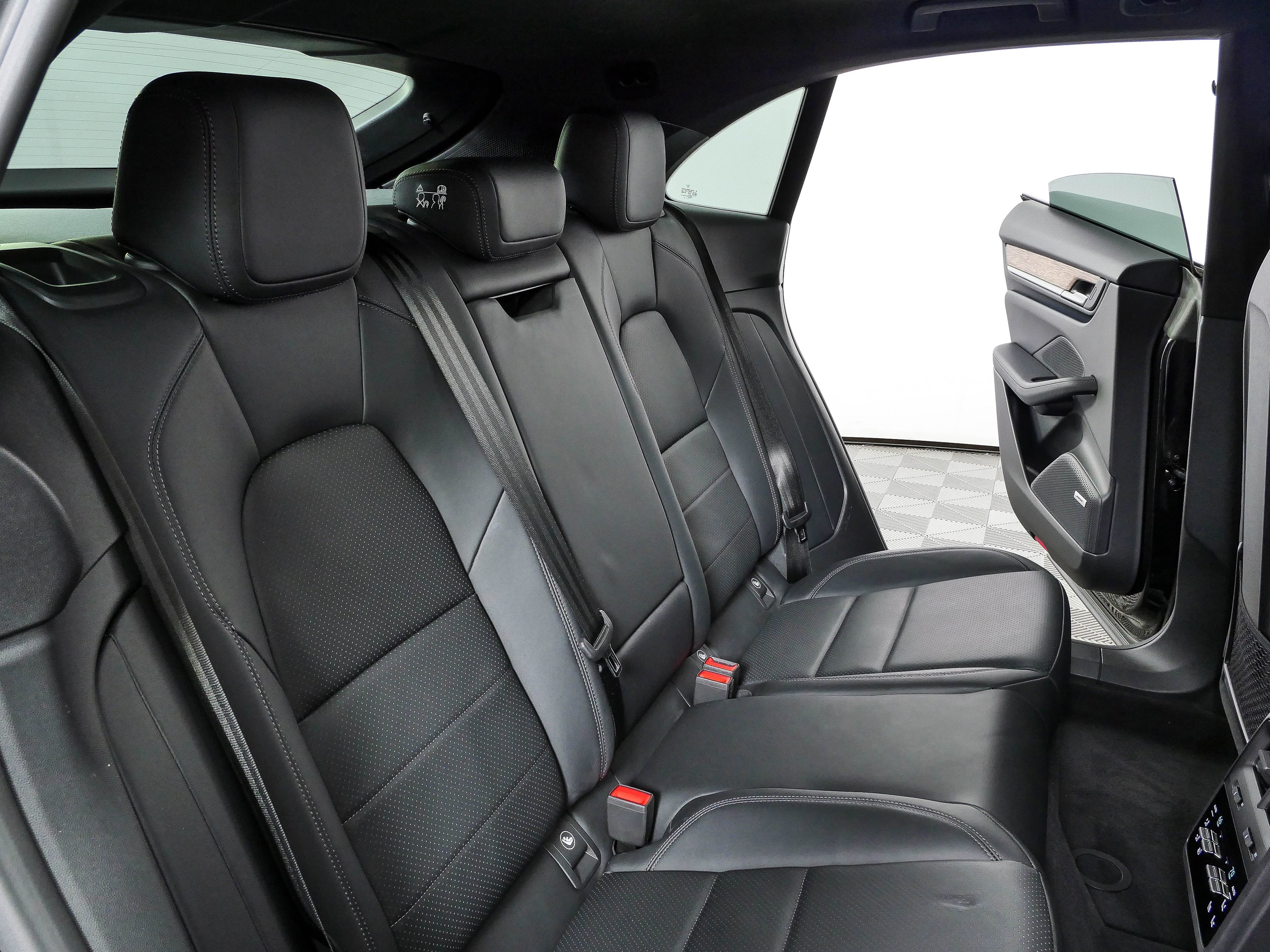 Used 2025 Porsche Macan Electric RWD image 22