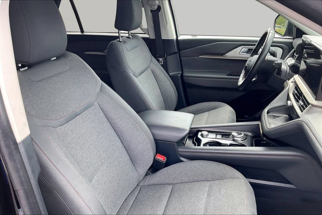 Certified 2025 Ford Explorer Active AWD/4WD image 7
