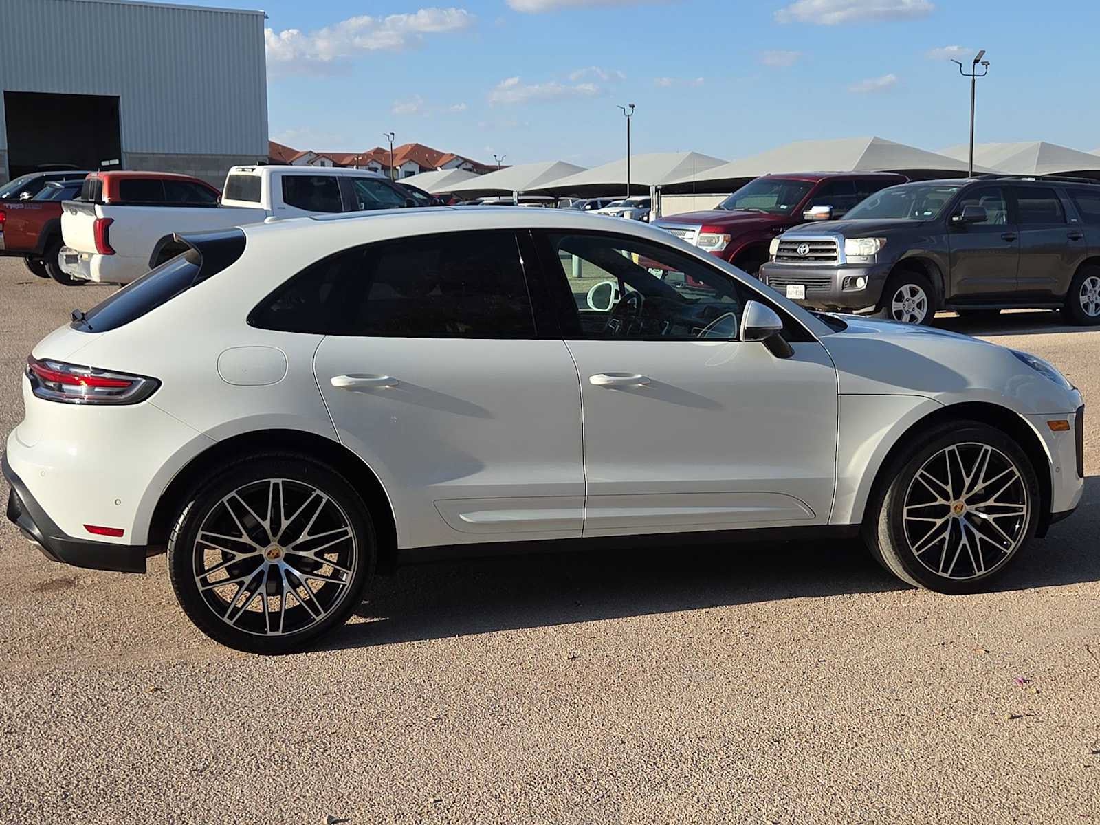 Used 2022 Porsche Macan AWD/4WD image 9
