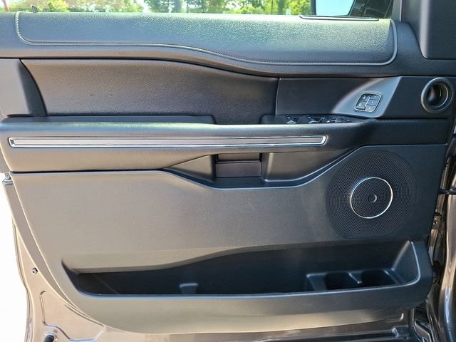 Used 2019 Ford Expedition XLT w/ Equipment Group 202A AWD/4WD image 12