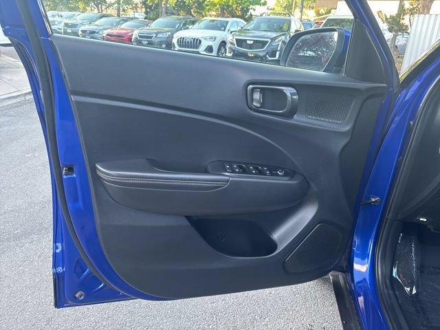 Used 2023 Hyundai Venue Limited w/ Cargo Package FWD image 14