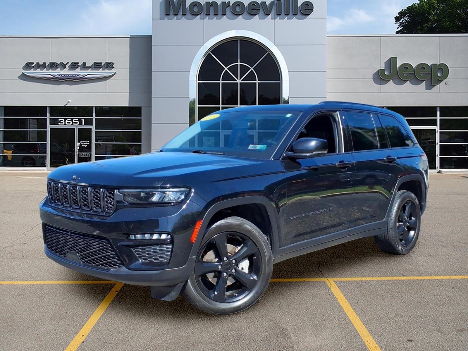 Used 2023 Jeep Grand Cherokee Limited w/ Black Appearance Package