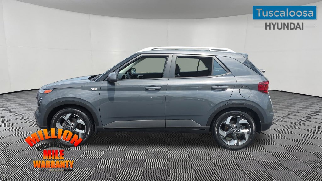 Used 2023 Hyundai Venue SEL FWD image 4