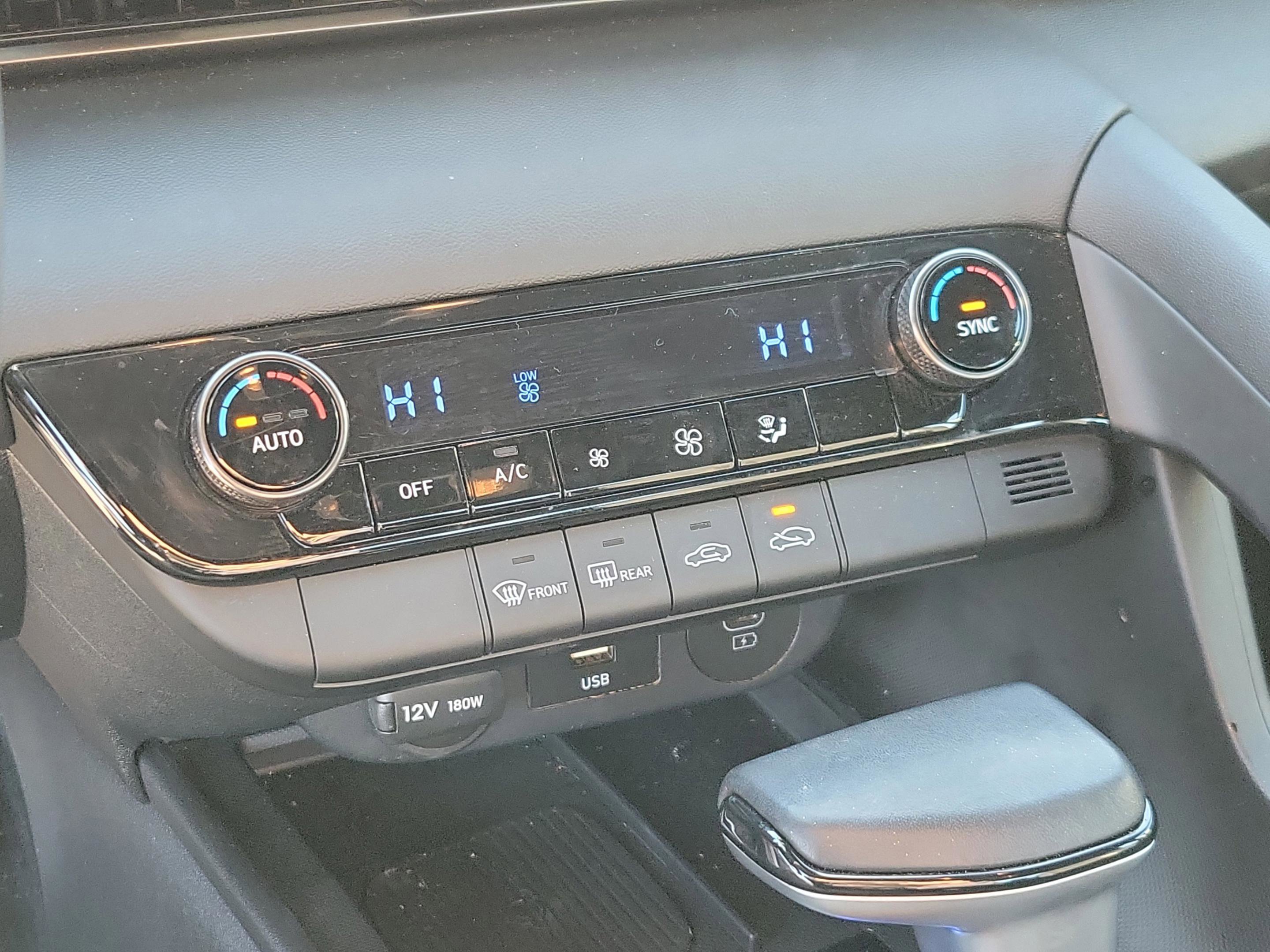 Certified 2025 Hyundai Elantra Sport image 25