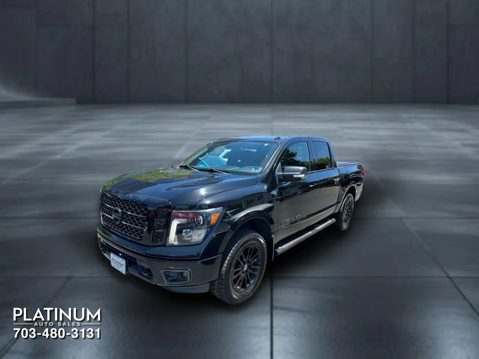 Used 2018 Nissan Titan SV w/ SV Convenience Package AWD/4WD image 6
