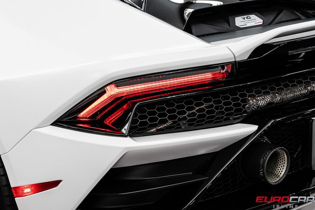 Used 2022 Lamborghini Huracan EVO image 19