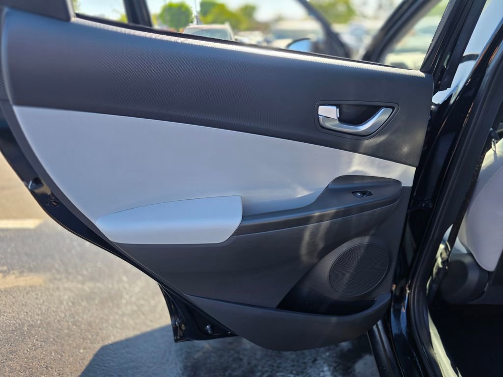 Certified 2023 Hyundai Kona SEL w/ Convenience Package image 18