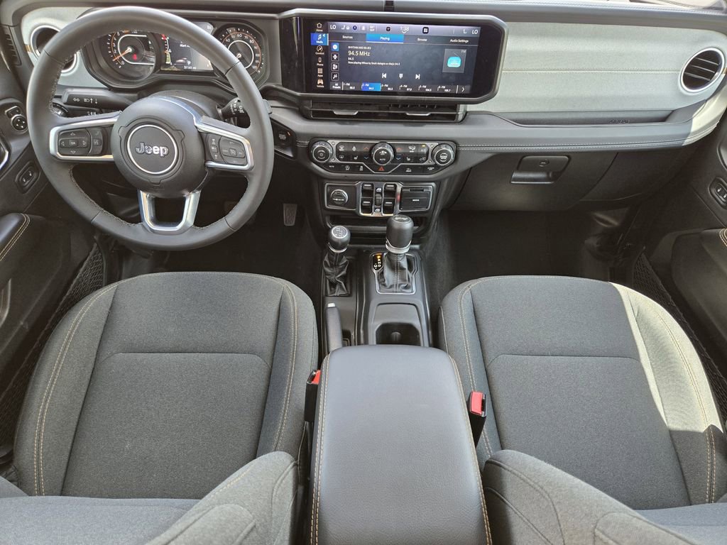Used 2025 Jeep Wrangler Unlimited Sahara AWD/4WD image 5