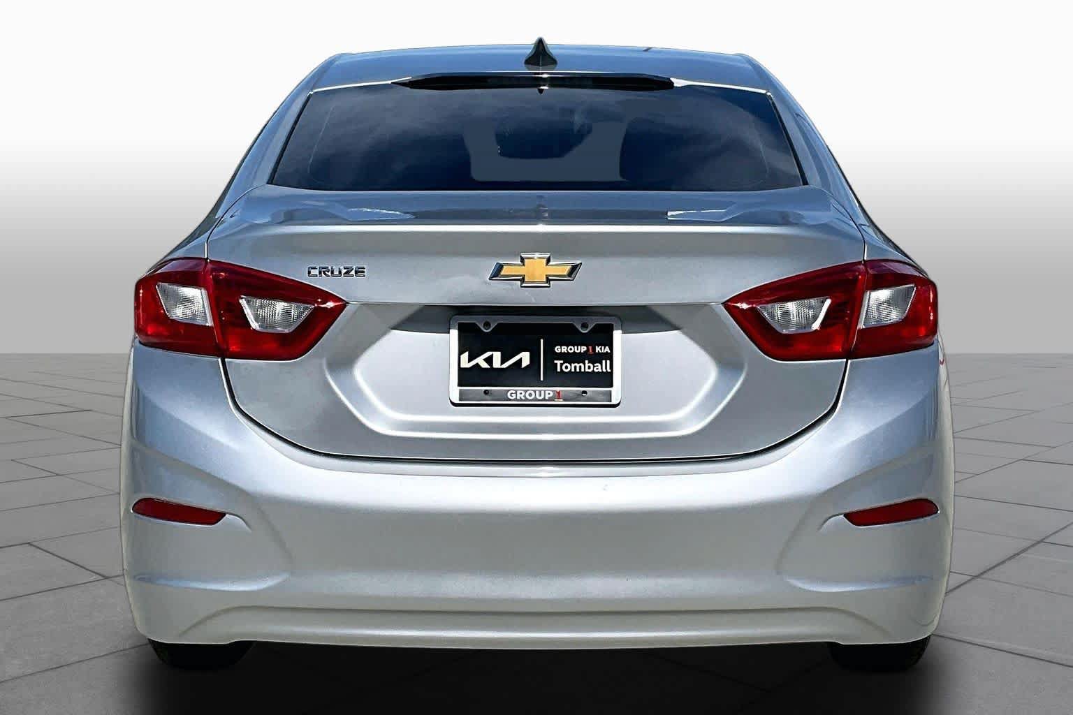 Used 2017 Chevrolet Cruze LS FWD image 4