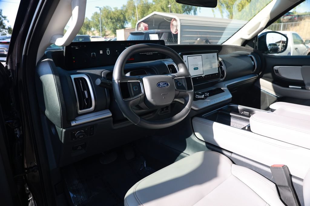 Used 2025 Ford Expedition Max Active AWD/4WD image 17