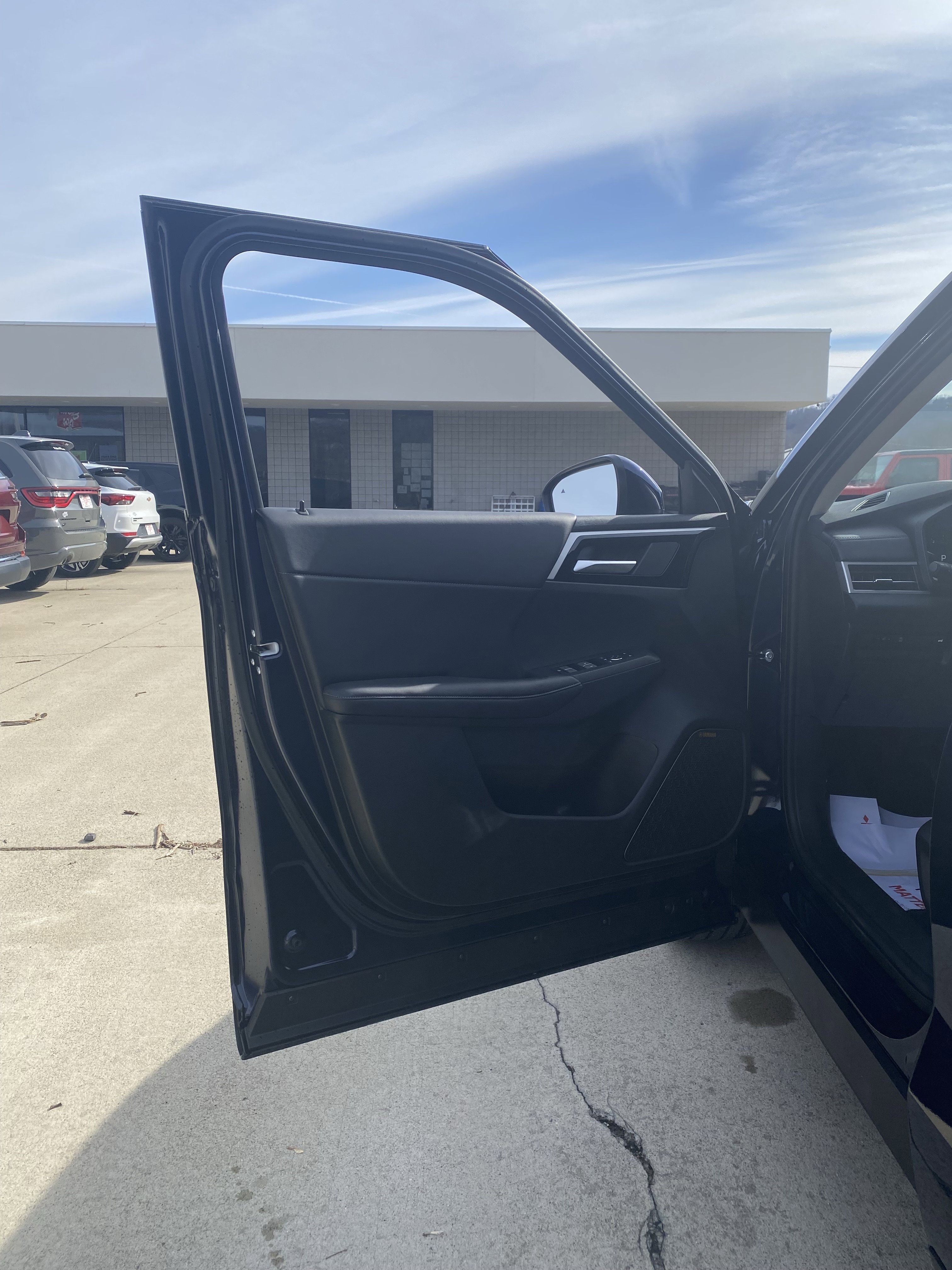 New 2026 Mitsubishi Outlander SE image 3