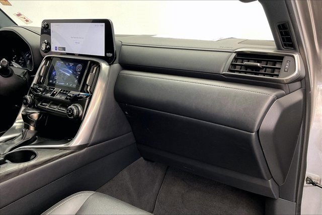 Used 2022 Lexus LX 600 4WD w/ Luxury Package image 16