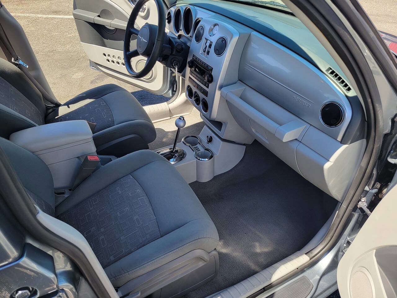 Used 2010 Chrysler PT Cruiser image 15