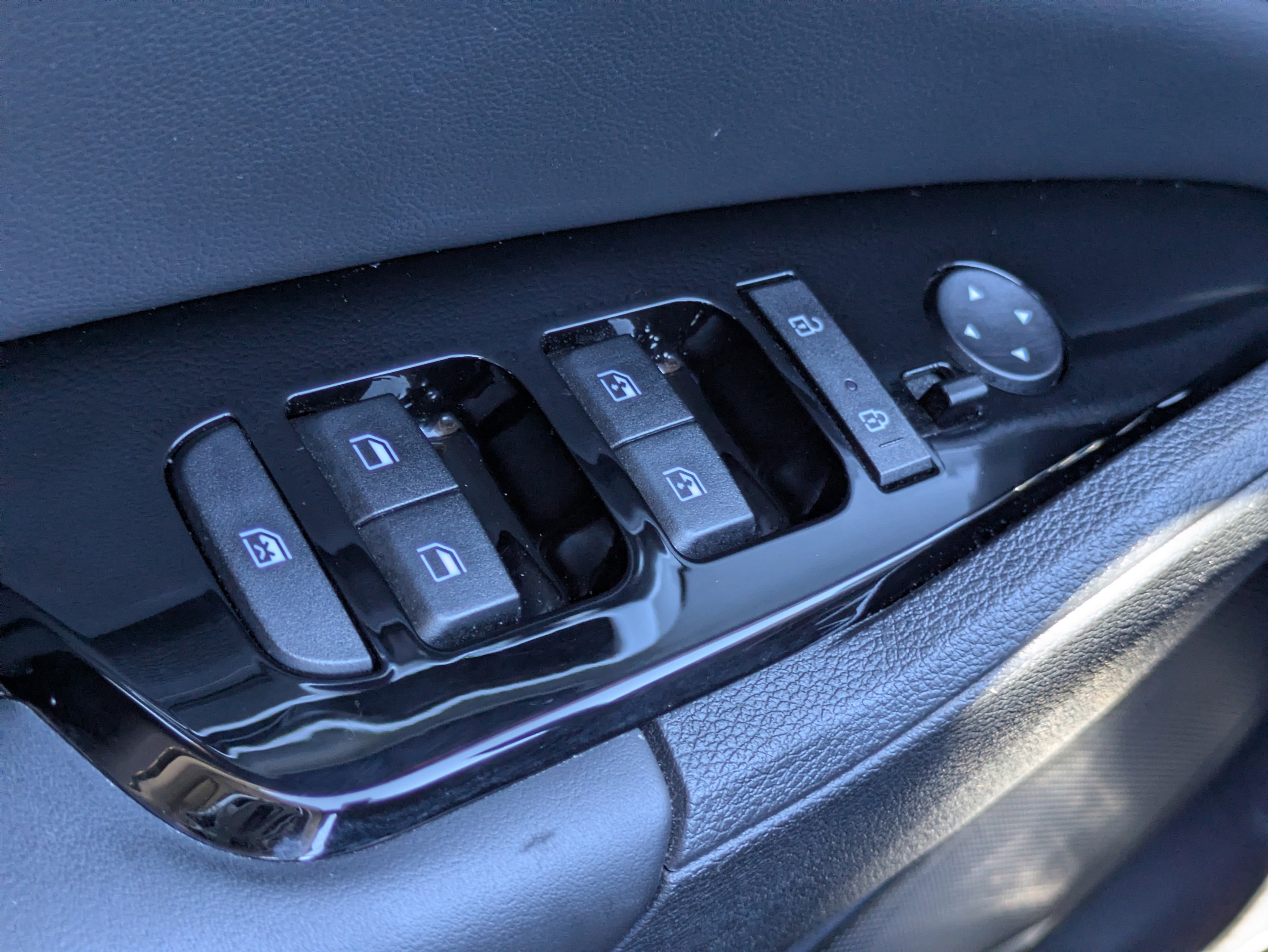 Used 2023 Kia Sportage EX image 12