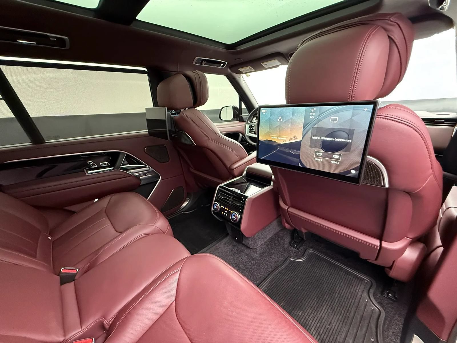 Used 2024 Land Rover Range Rover Long Wheelbase Autobiography AWD/4WD image 21