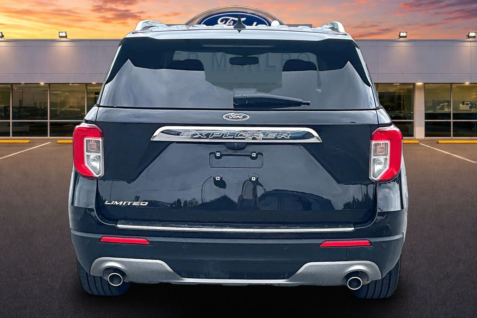 Used 2021 Ford Explorer Limited w/ Equipment Group 301A RWD image 4