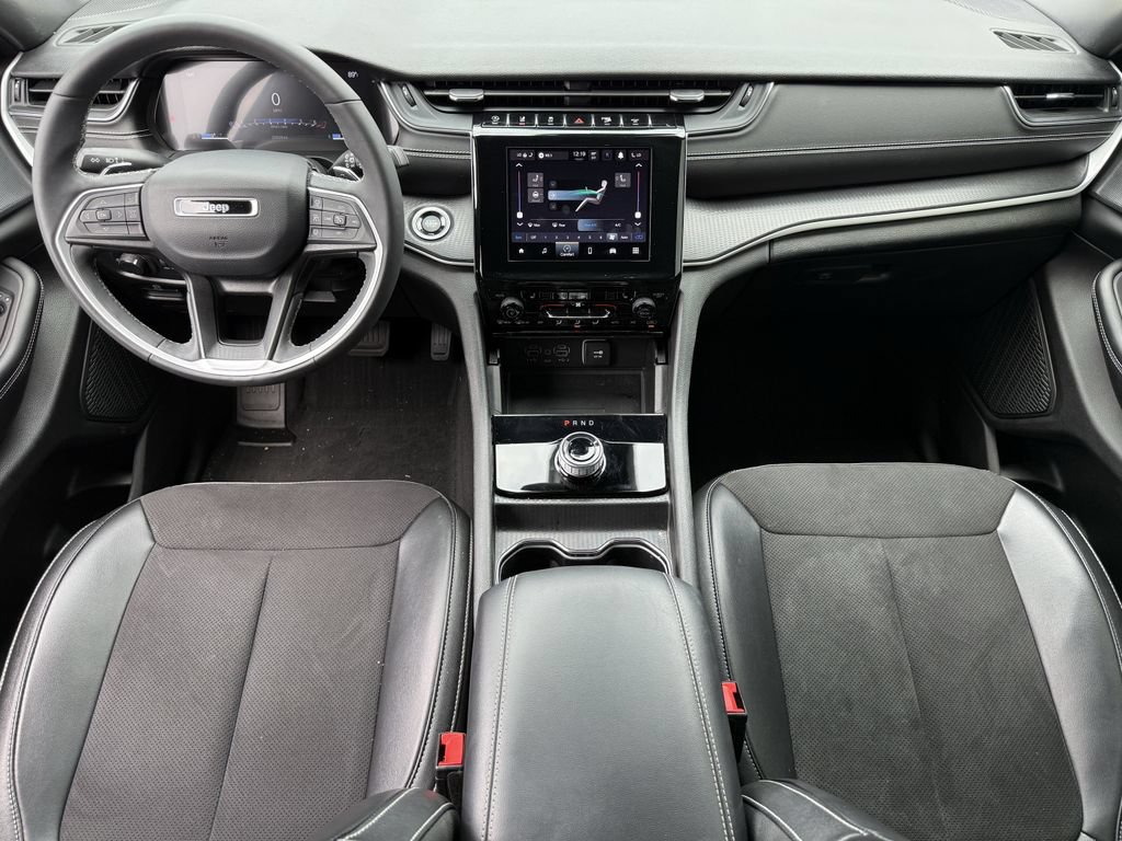 Used 2023 Jeep Grand Cherokee Altitude AWD/4WD image 10