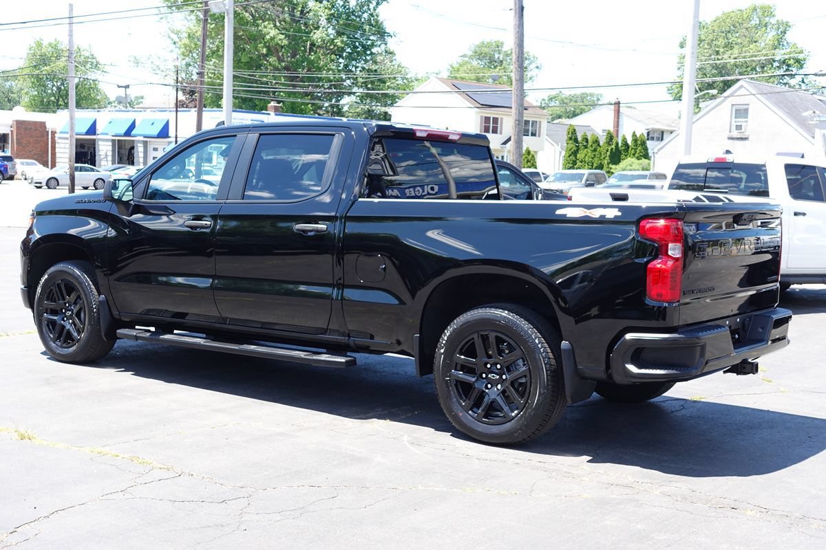 Used 2024 Chevrolet Silverado 1500 Custom AWD/4WD image 2