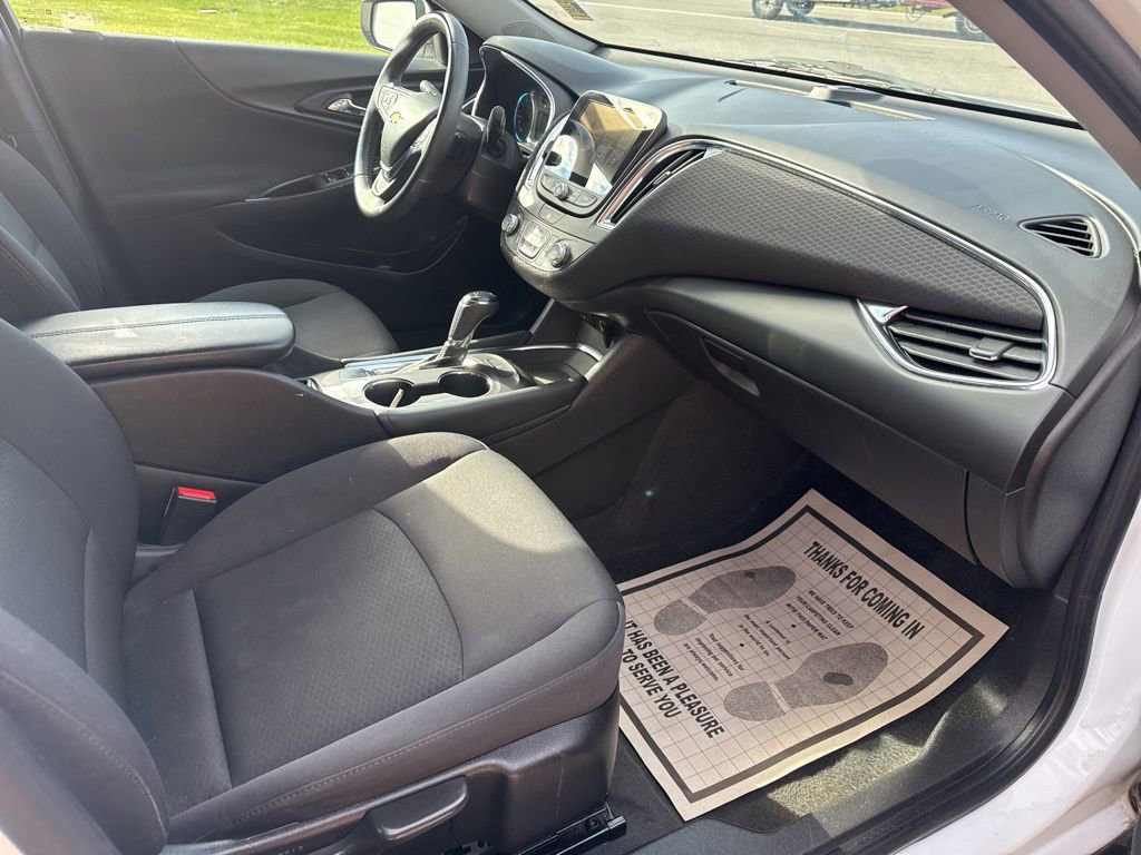 Used 2017 Chevrolet Malibu LT image 23