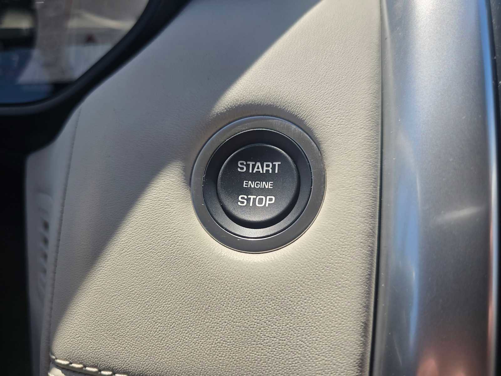 Used 2025 Land Rover Discovery Metropolitan Edition AWD/4WD image 31