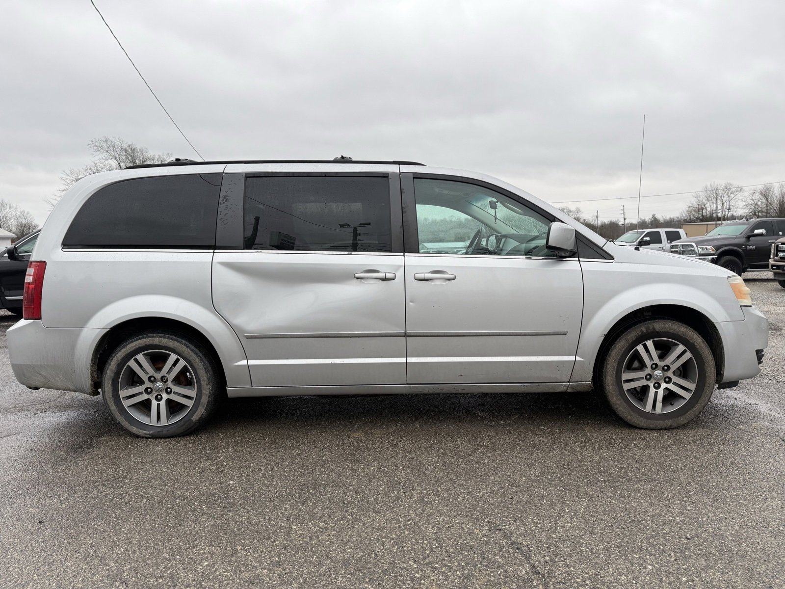 Used 2010 Dodge Grand Caravan SXT image 7