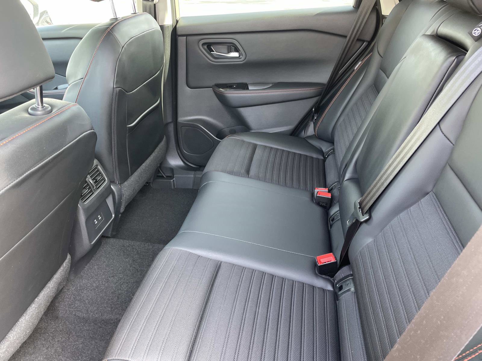 Used 2025 Nissan Rogue SV image 23