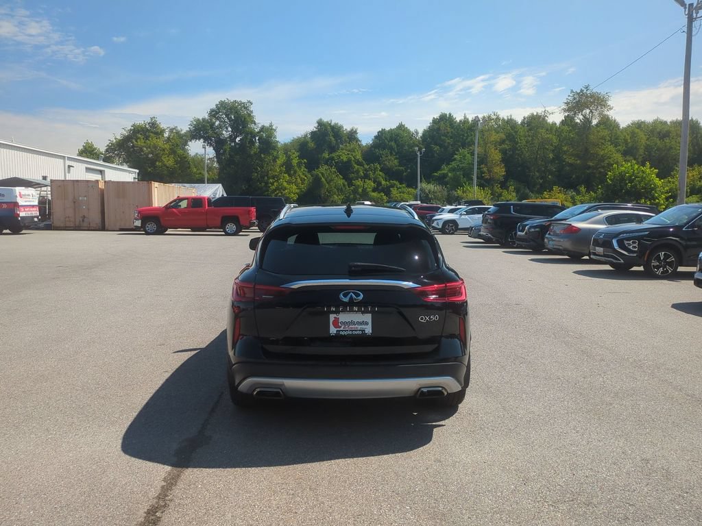 Used 2019 INFINITI QX50 Essential w/ Sensory Package AWD/4WD image 6