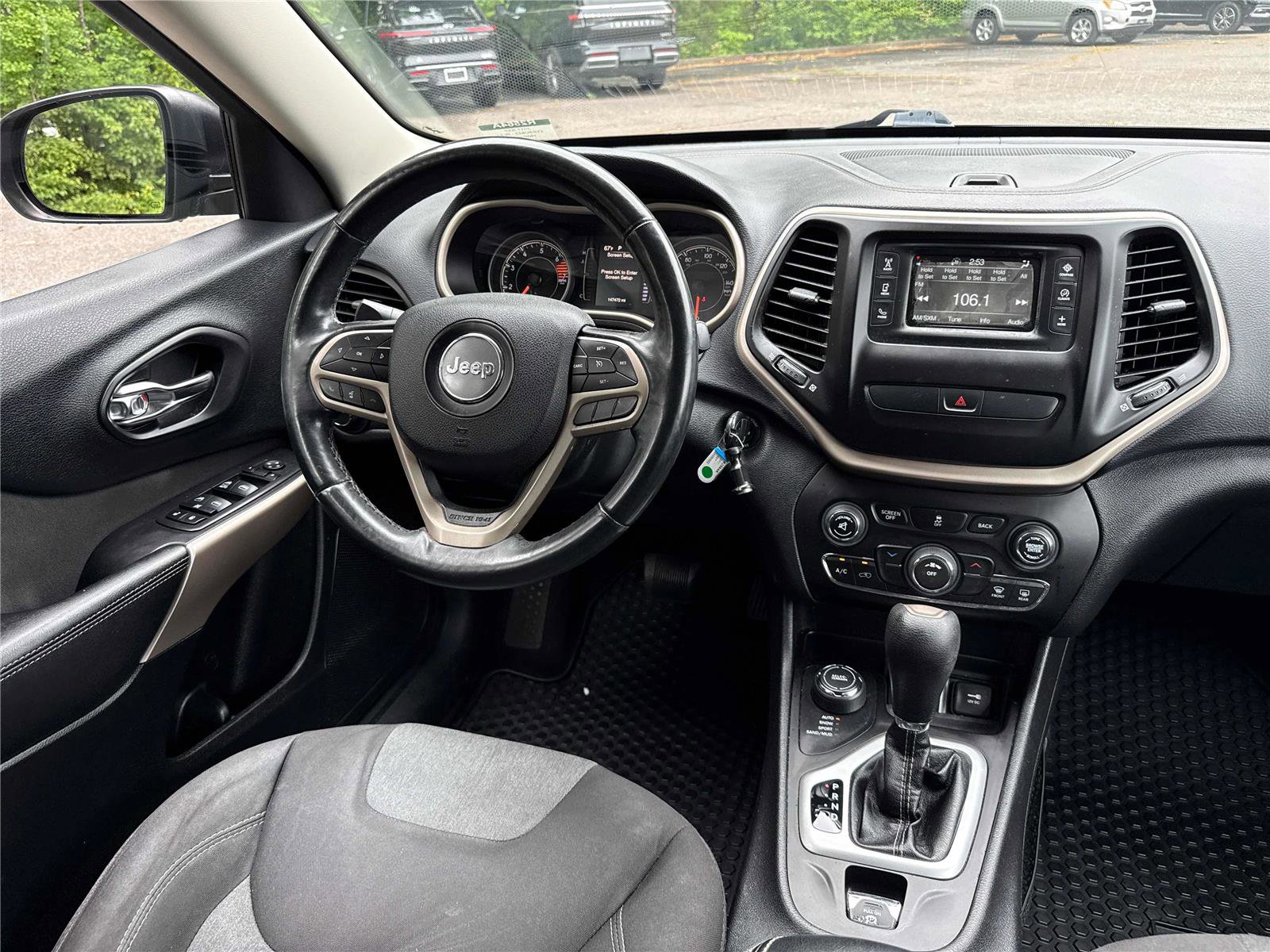 Used 2017 Jeep Cherokee Sport w/ Cold Weather Group AWD/4WD image 14
