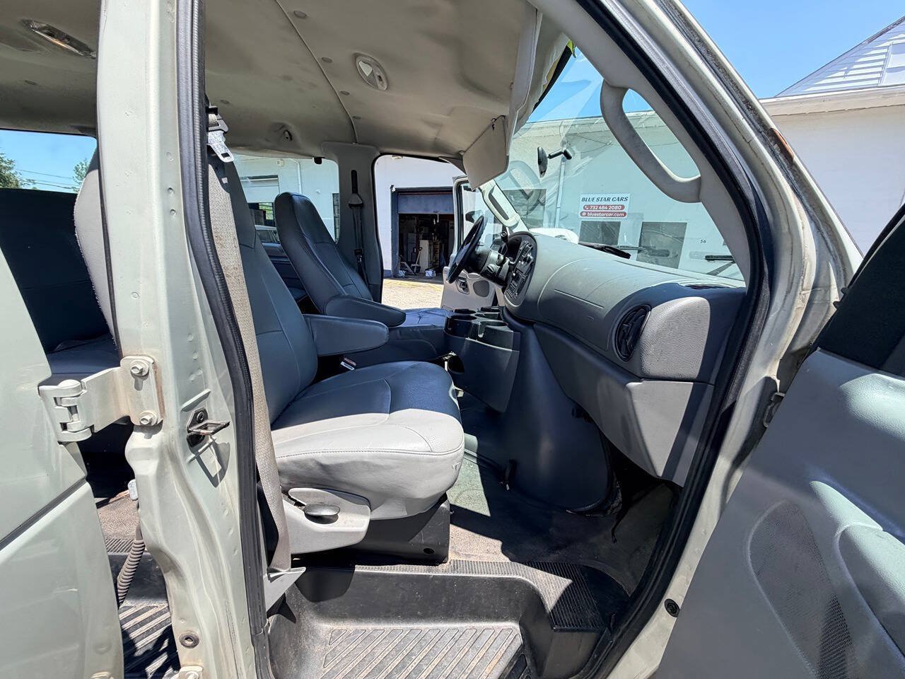 Used 2006 Ford E-350 and Econoline 350 XL RWD image 65