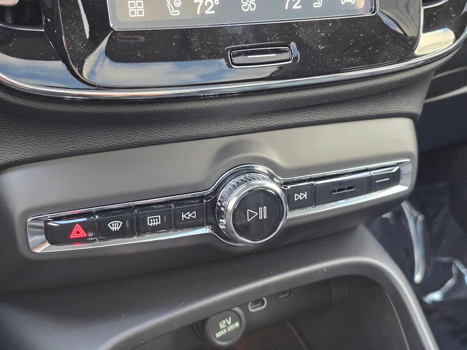 New 2026 Volvo XC40 B5 Plus w/ Protection Package Premier image 27